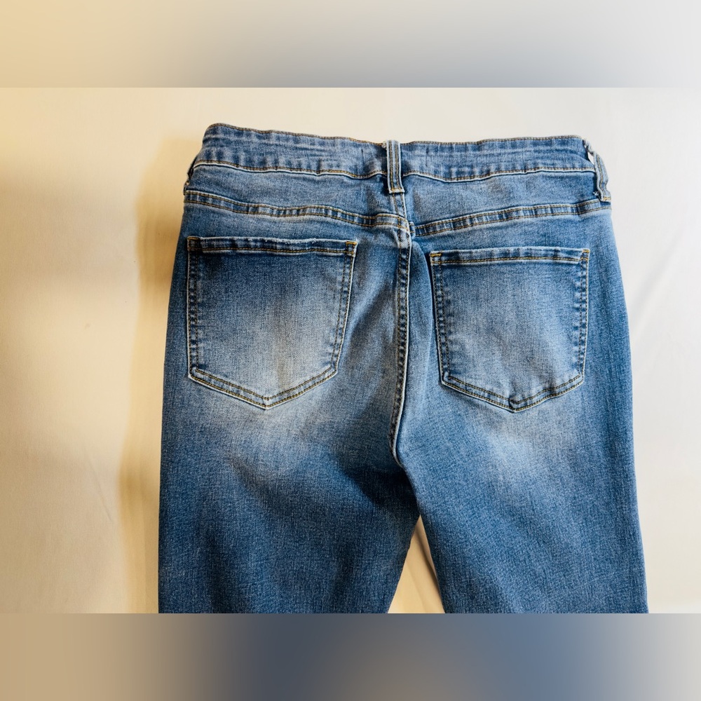 Barely boot/ bootcut SONG jeans• Slight Stretch• Super Comfy! Size 9 - Picture 6 of 6